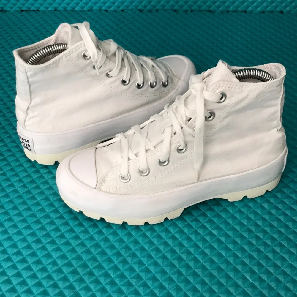 CONVERSE  Women Chuck Taylor All Star High Top Lugged Casual Sneakers | 5.5